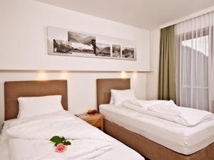 Posteľ alebo postele v izbe v ubytovaní Hotel Neuwirt
