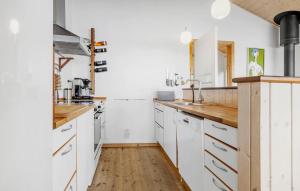 Η κουζίνα ή μικρή κουζίνα στο Two-Bedroom Holiday Home In Kolding