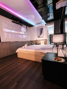 Postel nebo postele na pokoji v ubytování M&H Hotel