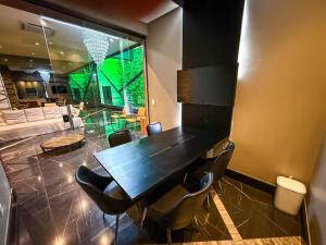 Χώρος καθιστικού στο STUDIO/ESTÚDIO TOP - Praia 200M & Lazer Incrível / Stylish Stúdio - 200M Beach & Great Amenites