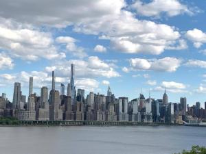 a view of a large city from the water at Scandinavian Style 1 Bd 15 min to nyc parking in Guttenberg