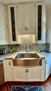 Η κουζίνα ή μικρή κουζίνα στο Lotus Suite