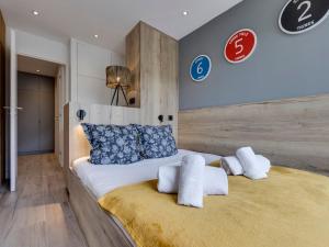 a bedroom with two beds with blue and white pillows at Appartement pour 4 pers à Tignes le Lac - Balcon, proche pistes et commerces - FR-1-641-120 in Tignes