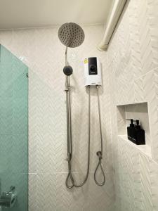 Ένα μπάνιο στο Veeyava Bangtao House +33 φωτογραφίες