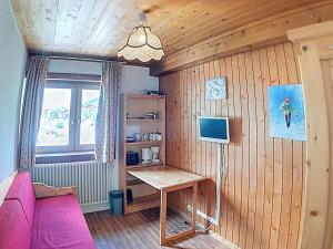 TV a/nebo společenská místnost v ubytování Chambre cosy près du centre de Val d'Isère, 5 mins des pistes, casier à ski, navettes gratuites - FR-1-518-128