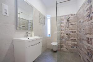 Koupelna v ubytování Guverna New City Accommodation + 37 fotografií