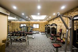 Fitness centrum a/nebo fitness zařízení v ubytování Polaris Hotel
