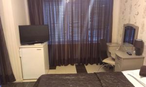 TV a/nebo společenská místnost v ubytování Family Hotel Kartala