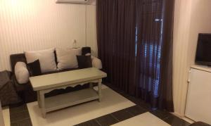 TV a/nebo společenská místnost v ubytování Family Hotel Kartala