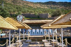 En terrasse eller udendørsområde på Assos Dionysos Hotel Adults Only 18