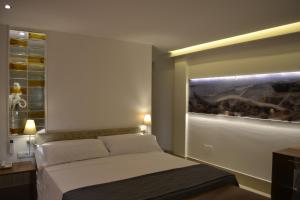 Ένα ή περισσότερα κρεβάτια σε δωμάτιο στο Hotel Marfil