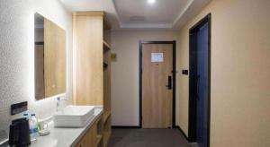 Fotografie z fotogalerie ubytování GreenTree Inn Yangzhou South Yunhe Road Yangzhou Bridge Express Hotel v destinaci Jang-čou + 71 fotografií