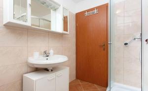 Koupelna v ubytování Apartments Mali Raj + 37 fotografií