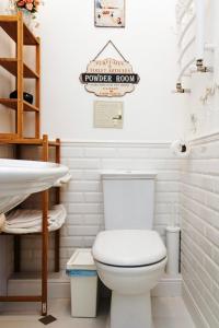 Ванна кімната в Romantic apartment near Opera with Air-conditioning