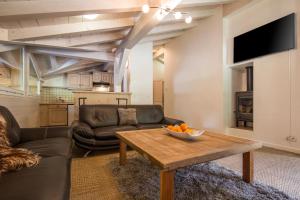 Televisyen dan/atau pusat hiburan di Chalet Hideaway 2