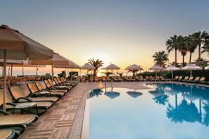 Bazén v ubytování Golden Lotus Hotel nebo v jeho okolí