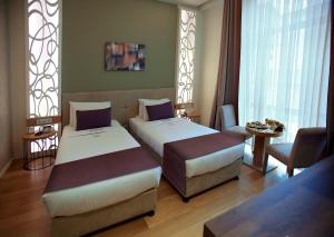 Postel nebo postele na pokoji v ubytování Wes Hotel