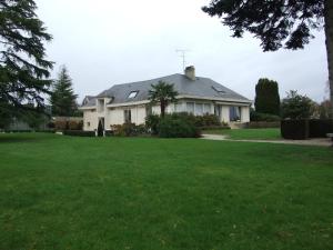 a large white house with a grassy yard at il giardino F Heudier ,E Decourcy ,Tessy sur vire Manche in Tessy-sur-Vire