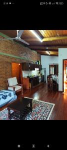 Χώρος καθιστικού στο Arami Lodge