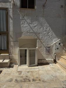 a door on the side of a building at Pregio Villas per Suite Oronzo Charme&Pool in Ostuni