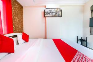 a red and white bed in a room at SPOT ON Hotel Hyderabad Continental in Hyderabad