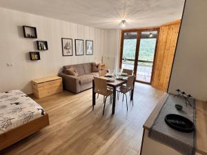 a living room with a table and a couch at Il rifugio di Matteo in Passo del Tonale