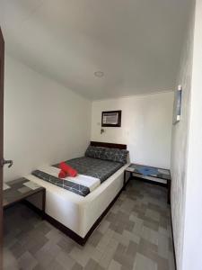 a small bedroom with a bed in a room at Cupids Cabin Beach in San Francisco