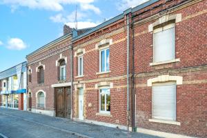 an empty brick building on a street at Casa 159 - SAINT QUENTIN in Saint-Quentin