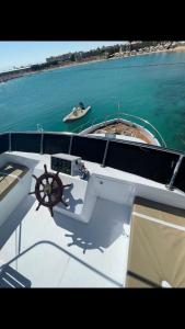 Φυσικό τοπίο κοντά σε αυτό το πλωτό κατάλυμα +2 φωτογραφίες