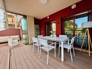 a dining room with a white table and chairs at Lucerna II, Bajo 2 in Dehesa de Campoamor