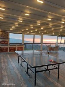 a large room with a ping pong table in it at Kartal Gözü Dağ Evi in Ardeşen
