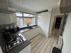 Η κουζίνα ή μικρή κουζίνα στο 1 Bedroom apartment in Falkirk +8 φωτογραφίες