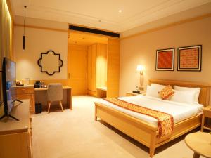 Una cama o camas en una habitación de Kazan 20 fotos más