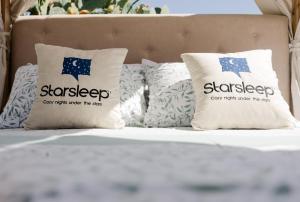 Giường trong phòng chung tại Star Sleep Dourakis Winery Chania
