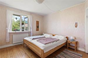 Un pat sau paturi într-o cameră la KAL098-Alsterbro-Medelvaegen-3