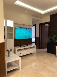 Μια τηλεόραση ή/και κέντρο ψυχαγωγίας στο Ritala Royal Residence