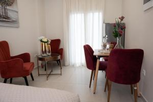 Χώρος καθιστικού στο KARYDAS SUITES by STYLIANOS KARYDAS IKE