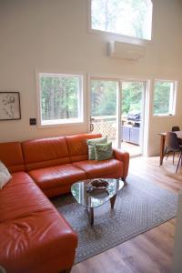 Χώρος καθιστικού στο Lincolnville 2BR - Beach Vibes & Backyard BBQ