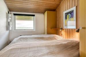a bed in a small room with a window at C11734-Hemmet-Kirkehojvej-40-L6 in Hemmet +23 photos