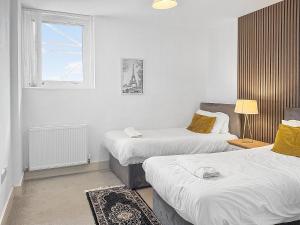 Ένα ή περισσότερα κρεβάτια σε δωμάτιο στο Towergate Apartments