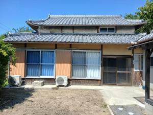 a house with two windows and a roof at 五色の家 in Sumoto