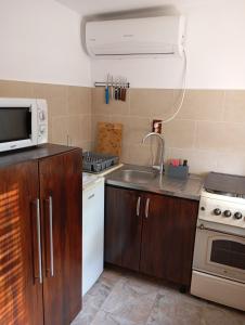 Η κουζίνα ή μικρή κουζίνα στο Casa Gheorghe
