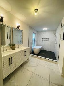 a bathroom with two sinks and a bath tub at New Home! Hilltop Hideaway near Historic Dahlonega in Dahlonega +25 photos