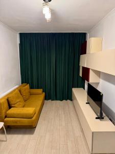 TV/trung tâm giải trí tại District 50 Apartment