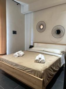 a bedroom with two beds with towels on them at Giù per la Costa - Siracusa in Siracusa