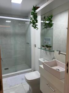 Ένα μπάνιο στο Flat av beira mar lindo e aconchegante +29 φωτογραφίες