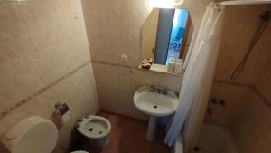 Ένα μπάνιο στο Departamento 2 dormitorios en Mar del Plata