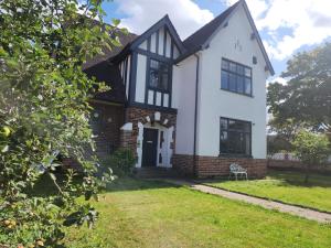 Κήπος έξω από το Charming Tudor Cottage White House Free Wifi Manchester