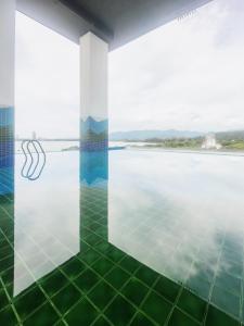 a room with a view of the water at Bay Suites海景市中心 宽敞 悬空泳池 随订随住-19 in Kota Kinabalu
