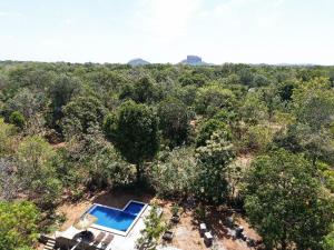 Bazén v ubytování Sigiri Mango Garden Eco Resort nebo v jeho okolí